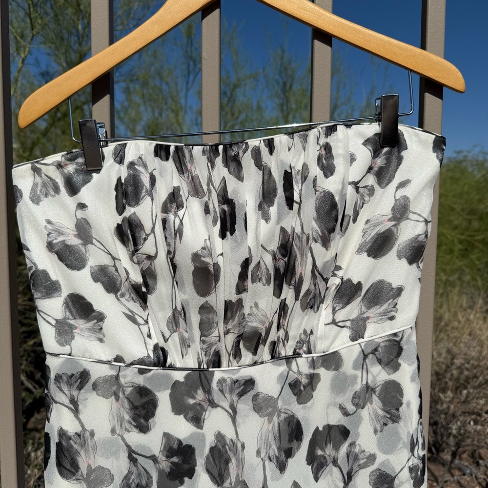 ⬇️💲White House/Black Market Strapless Women’s Size 12 Color Grey/White Flowered - Picture 2 of 11